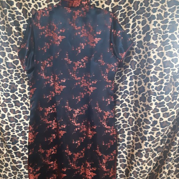 Traditional Satin Chinese Dress w/ matching purse - Picture 4 of 7